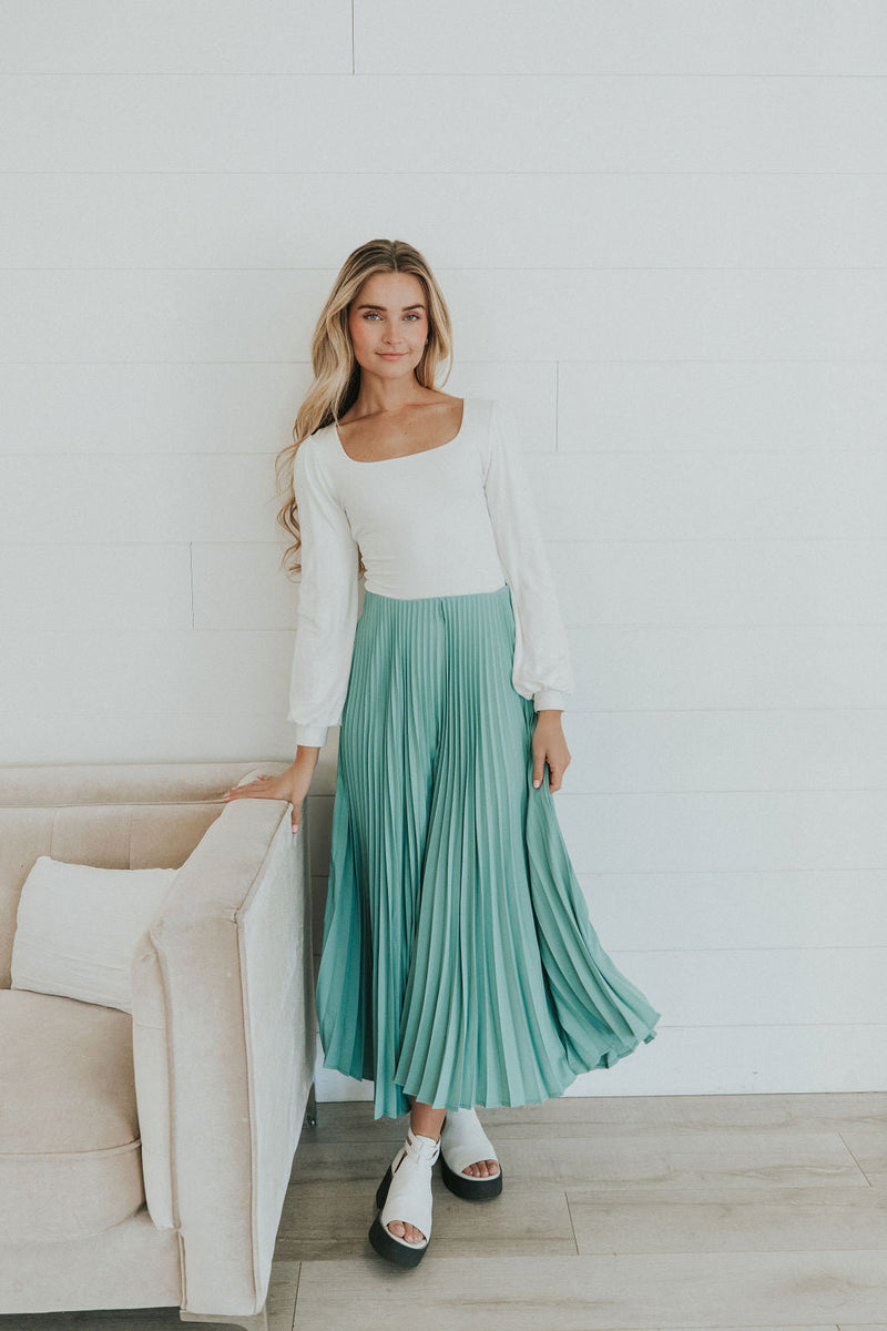 Perfect View Pleated Skirt