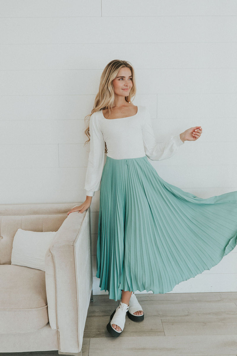 Perfect View Pleated Skirt