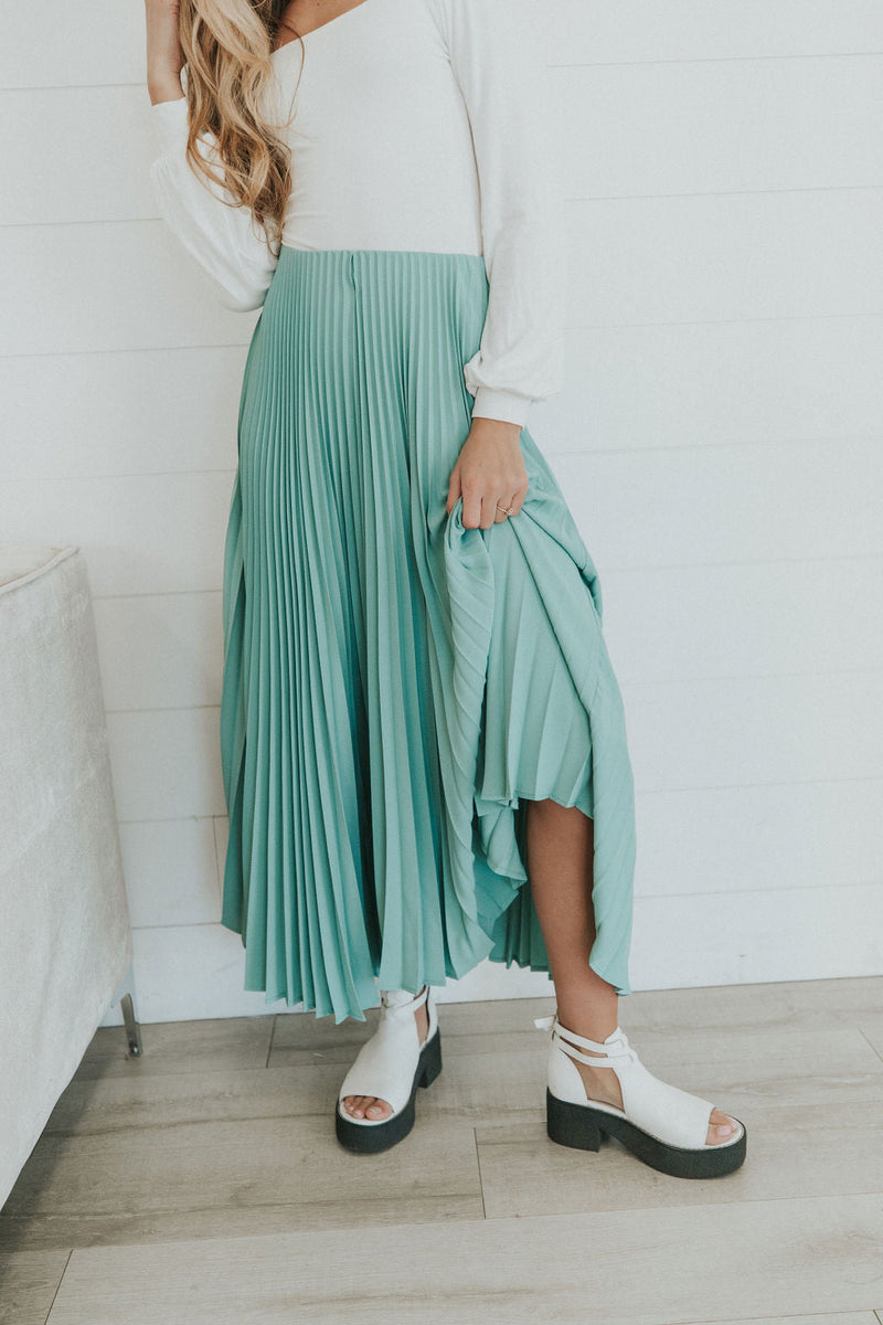 Perfect View Pleated Skirt
