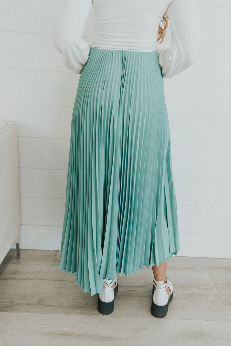 Perfect View Pleated Skirt