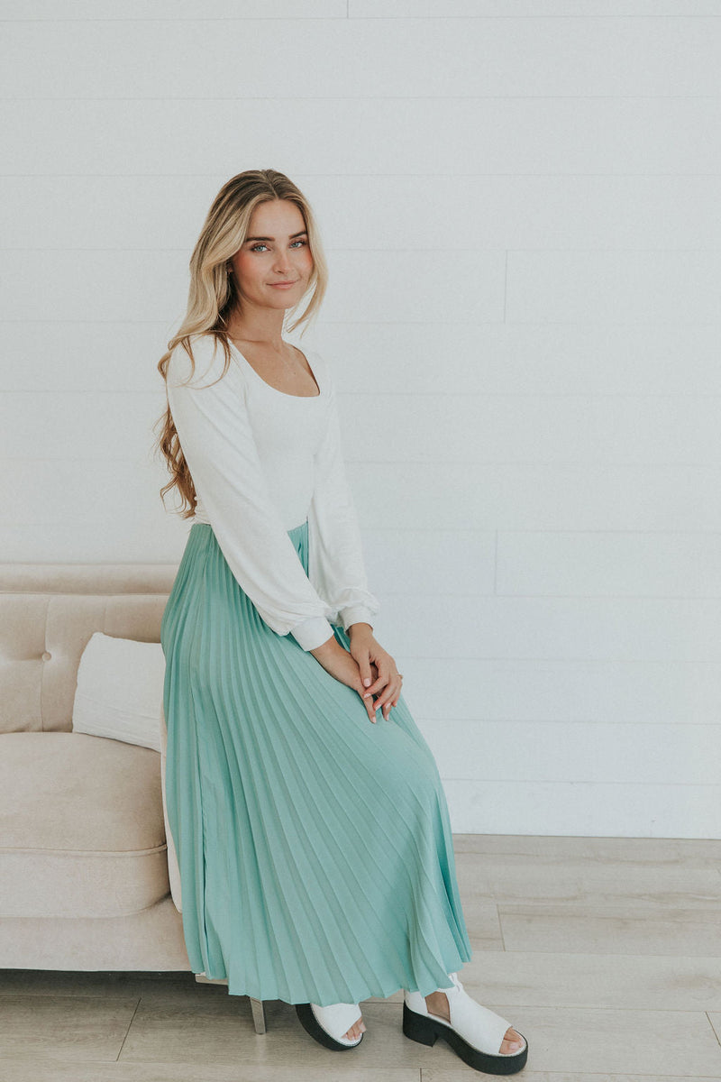 Perfect View Pleated Skirt