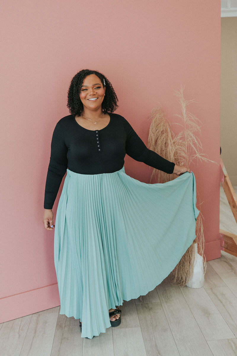 Perfect View Pleated Skirt