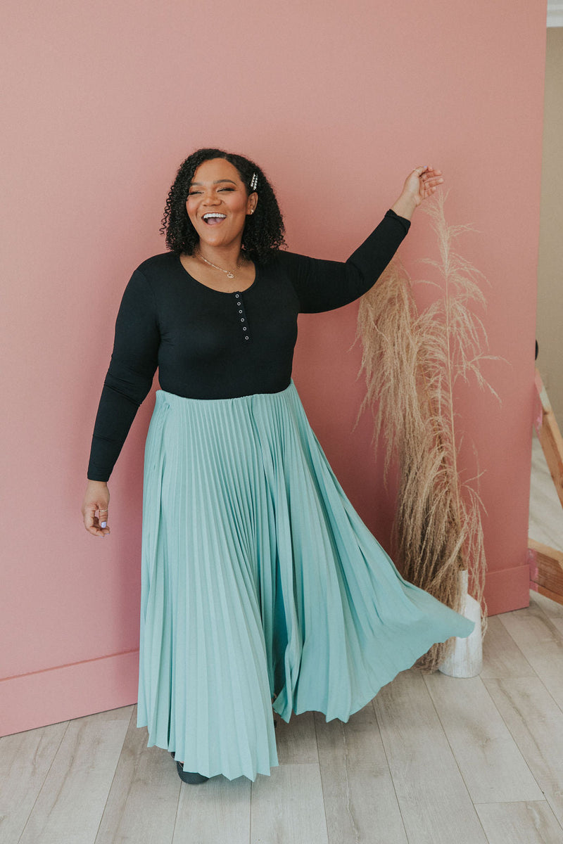 Perfect View Pleated Skirt