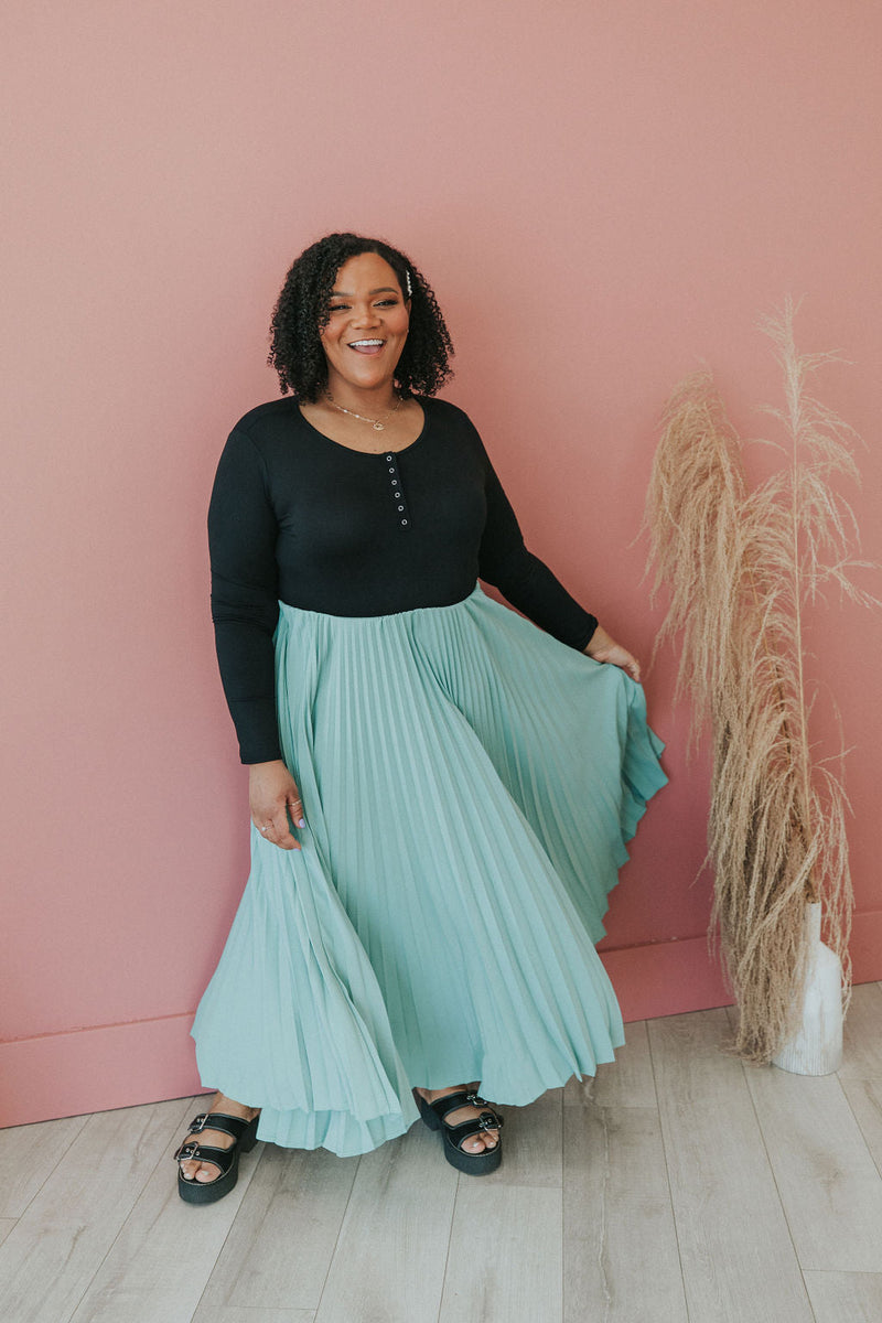 Perfect View Pleated Skirt