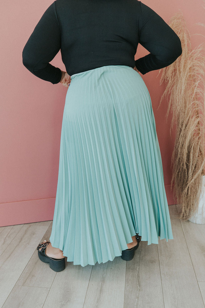 Perfect View Pleated Skirt